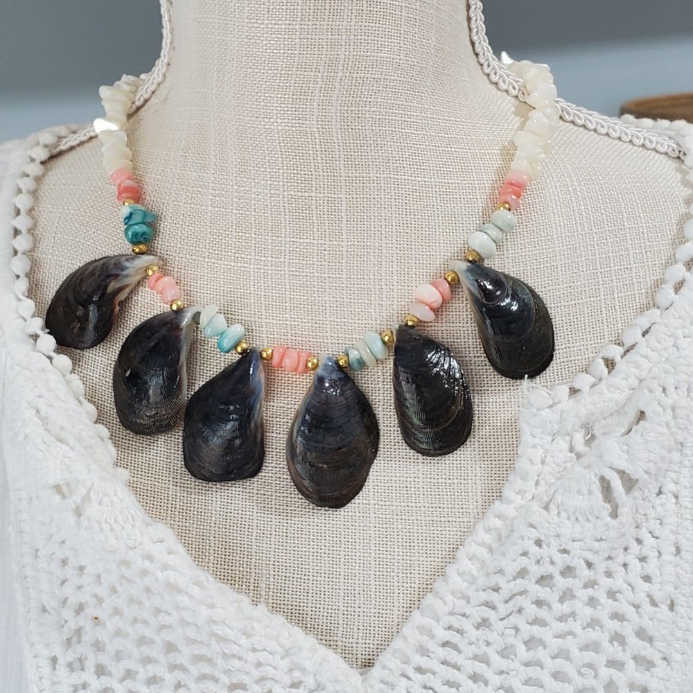 Oyster Shell Neclace - Picture 2 of 3